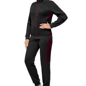 Survêtement en coton avec logo personnalisé pour femmes, tenue décontractée d'hiver à motif solide avec col à capuche, en vente d'usine - Product Image 1