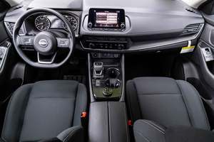 Encantadora Nissan Rogue S SUV Crossover AWD 2024 Usada, Color Negro Carbón - Product Image 3