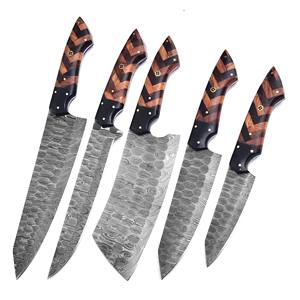 Ensemble de couteaux de chef sur mesure de qualité supérieure, manche en bois avec lame gravée en acier Damas, matériau solide, faible MOQ - Product Image 1