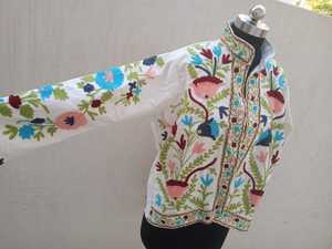 Vestes d'hiver pour femmes brodées en pur coton Vestes pour femmes de taille libre faites à la main - Product Image 4