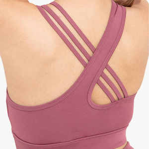 Sujetador deportivo sin costuras para mujer, ropa de gimnasio de talla grande con logotipo frontal de realce transpirable, estilo simple, hecho en Pakistán - Product Image 3