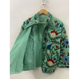 Chaqueta de Cuero Acolchada Reversible para Mujer The Mint Garden, Color Verde Pistacho, Bordado Crewel, Algodón Teñido, para Primavera/Invierno - Product Image 1