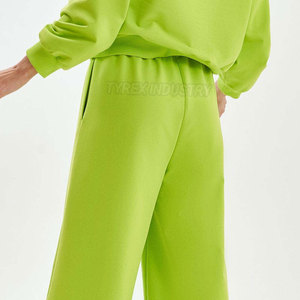 Confort y uso diarios: Conjuntos deportivos acampanados para mujer, diseño simple y elegante, de dos piezas con pantalones acampanados. - Product Image 6