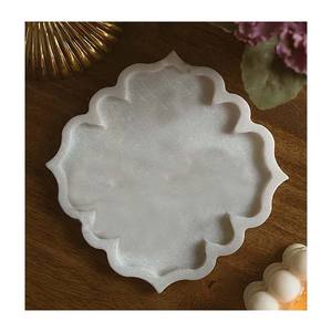 Plateau en marbre Makrana pur de forme antique fait à la main, pierre polie, blanc, nuances naturelles, VAISHNAVI HANDICRAFTS GATEWAY pour la maison, l'hôtel - Product Image 1