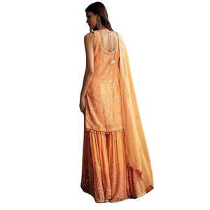 Traje Sharara de Seda Georgette Naranja de Diseño, Corte Ajustado, con Kurta y Dupatta Bordados para Mujer, Ropa Moderna para Bodas, Fiestas y Eventos Festivos - Product Image 5