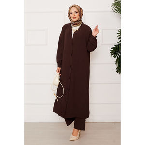 Ensemble deux pièces hijab Aerobin boutonné marron foncé, long et décontracté, avec broderie imprimée, pour automne, hiver et été - Product Image 1
