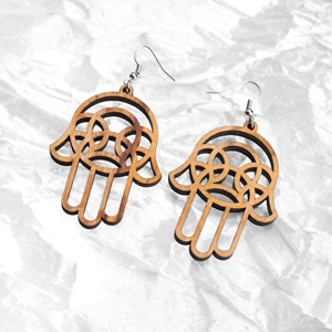 Pendientes de madera de olivo hechos a mano respetuosos con el medio ambiente hermosos pendientes de gota cortados con láser joyería de moda en forma de mano - Product Image 5