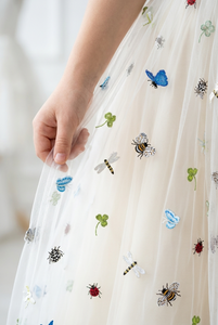 Tissu en maille brodé motif insectes de jardin (papillon, abeille, coccinelle) en dentelle fantaisie, respirant et léger, pour filles, articles en stock - Product Image 3