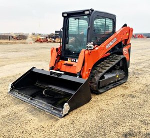 Chargeuse compacte sur chenilles Kubota SVL75-2 avec godet pour travaux agricoles et de construction - Product Image 6