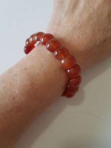 Pulsera de hilo de joyería de moda de resina de color hecha a mano de alta calidad personalizada de marca de la mejor calidad para mujeres de la India. - Product Image 5