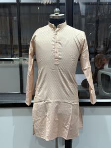 เสื้อคุรตะผ้าฝ้ายแจ็คการ์ดพรีเมียมสำหรับผู้ชาย – เสื้อคุรตะแขนยาวลายชนเผ่าสีเบจสำหรับใส่ลำลองและงานเทศกาล - Product Image 5