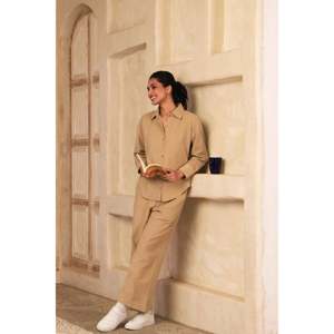 Conjunto de 2 Piezas de Shorts de Pana Color Latte Almendrado, Talla XXS, por Encima de la Rodilla, con Top Sólido para el Verano - Product Image 3