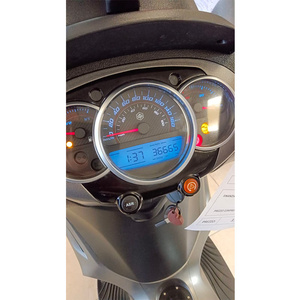 Moto Beverly 300 S 2026 avec moteur brushless en alliage d'aluminium, contrôle par application, prise européenne, non étanche - Product Image 2