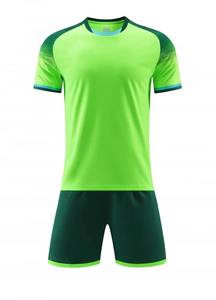 Ensemble de maillot et short de football personnalisé pour homme, respirant, à séchage rapide, blanc et bleu marine, avec manches dégradées, uniforme d'entraînement - Product Image 3