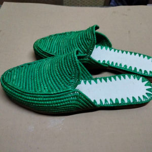 Vente en gros de pantoufles et sandales marocaines faites à la main en raphia, chaussures tissées écologiques pour femmes et hommes, commande en gros, fournisseur direct - Product Image 3