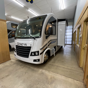 Meilleur prix 2021 2022 Thorr Motor Coach Geneva 24VS Camping-car classe A en stock pour 4-6 passagers, exportation mondiale - Product Image 1