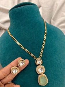 Magnifique collier à chaîne de créateur de meilleure qualité avec boucles d'oreilles pour la collection de vêtements de mariage pour femmes et filles - Product Image 2