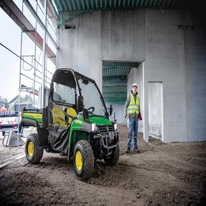 Achetez le véhicule utilitaire John Deere Gator HPX815 conçu pour l'fiabilité et le confort, idéal pour les travaux en extérieur. - Product Image 5