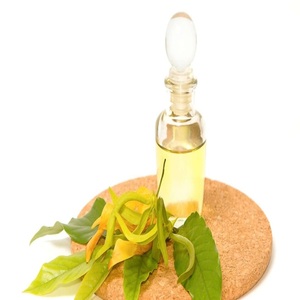 Huile essentielle d'ylang ylang 100% pure et naturelle pour la peau, les cheveux, le diffuseur, le massage et la relaxation | Vente en gros OEM disponible - Product Image 2