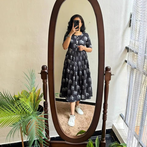 Robe une pièce à imprimé floral pour femmes de créateur en coton doux à manches fantaisie en soie pour les fêtes de mariage Style pakistanais indien pour - Product Image 1