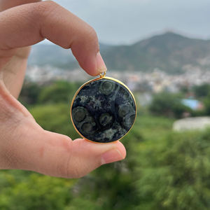 Conector de piedras preciosas de forma redonda grande de jaspe kambaba natural, suministro de Latón chapado en oro de 18K, conector para hacer collares de fianza única DIY - Product Image 2