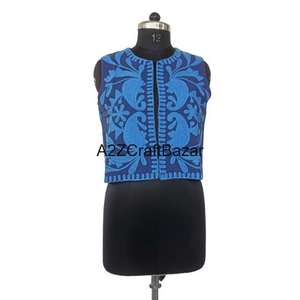 Veste courte en coton pur brodée Suzani pour femmes élégantes, manches coupées, vêtements d'hiver pour mariage, style bohème, fleurs faites à la main, matelassée - Product Image 1