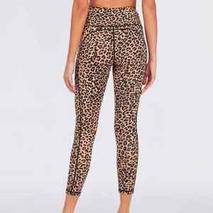 2025 Sublimación Impreso Capri Leggings Buttery Soft Brushed Womens Leggings con bolsillos - Product Image 3