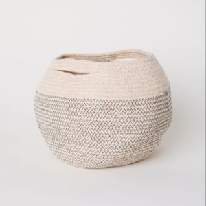 Cesta de Macramé Natural y Elegante para la Organización del Hogar Moderno, que Combina Almacenamiento Estético y Práctico - Product Image 1