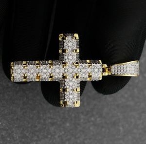 Hip Hop moissanite diamante Cruz colgante Bling chapado en oro circón diamante Cruz colgantes Acero inoxidable Cruz colgante para hombres - Product Image 5