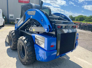 รถตักล้อยางขนาดเล็ก New Holland L320 มือสอง สภาพดี พร้อมเครื่องยนต์ FPT และปั๊ม KYB แรงยกสูง ขาย - Product Image 2