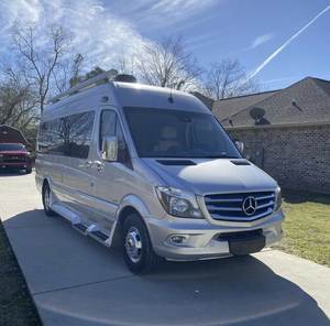 Camping-cars 4x4 tout-terrain pour voyages en caravane. - Product Image 6