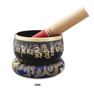 Ensemble de bols chantants en laiton massif à côté rond noir et or pour le son de la méditation ou la méditation et le yoga - Product Image 1