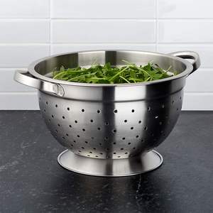 Sleek Shiny Stainless Steel <b>Colander</b> With Comfortable Edge Grip Enhances User Experience In Daily Food Preparation - Product Image 5