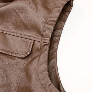 Gilet en cuir finition luxe pour homme, style motard moderne, doublure intérieure douce, coupe ajustée, gilet tendance pour les voyages et l'exportation. - Product Image 5