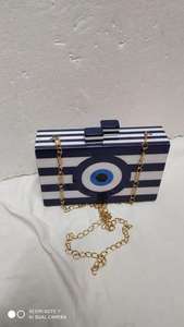 Ensemble complet tendance pour femme : Pochette en résine, collier avec breloque papillon vintage plaqué or et perles d'imitation, idéal pour mariage - Product Image 4