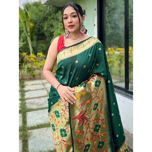 Sari classique en soie Paithani tissée verte attrayante avec un ensemble de chemisier pour femmes - Product Image 2