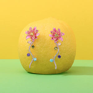 ต่างหูเงินแท้ทรงหยดน้ำประดับดอกบัว Jeulia Natural Beauty - Product Image 5