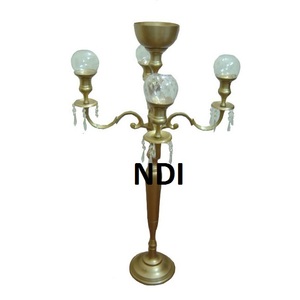 Porte-bougie en métal de style nouveau avec finition plaquée or, support à bougies fait main, design à 5 bras, pour décoration de table - Product Image 1