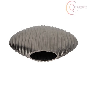 Florero de Metal Hecho a Mano de Lujo con Aspecto Premium, Diseño Contemporáneo, Diseñado para Hogares Elegantes y Espacios de Trabajo con Estilo - Product Image 6