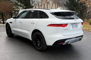 Jaguar F-Pace S 2017 Usado, Motor V6 Supercargado, Tracción en las Cuatro Ruedas, Interior Bicolor, Sin Modificar - Product Image 3