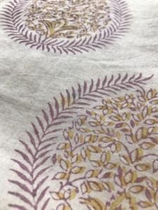 Tela de Algodón Estampada a Mano con Diseño Floral Tradicional Indio, Estampado Buti, Textil Teñido Naturalmente - Product Image 5