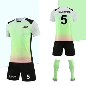 Venta al por mayor de fábrica, camiseta de fútbol personalizada para hombre, uniforme de fútbol de poliéster de secado rápido, ropa deportiva asequible para equipos de adultos - Product Image 3