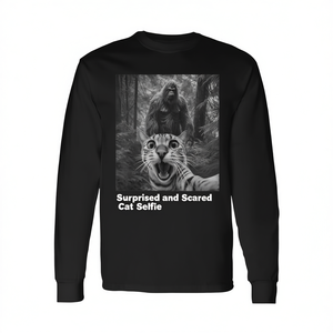 Camiseta de Manga Larga con Meme de Sasquatch y Bigfoot, Selfie de Gato Sorprendido y Asustado, Producto Promocional - Product Image 2