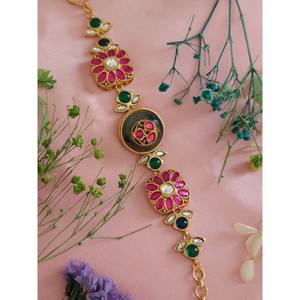 Bracelet floral doré exquis avec embellissements en pierre rose et verte pour mariages fêtes fiançailles - Product Image 3