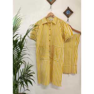 Ensemble coordonné rayé citron pour femme – Tenue décontractée quotidienne, coupe décontractée, en coton tissé, 2 pièces : haut long et short - Product Image 4