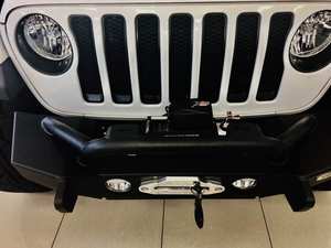 รถจี๊ป แรนเกลอร์ ซาฮาร่า ปี 2018 เครื่องยนต์เทอร์โบ ระบบขับเคลื่อน 4 ล้อ เกียร์อัตโนมัติ พวงมาลัยซ้าย เบาะหนัง ระบบควบคุมอุณหภูมิอัตโนมัติ ล้อแม็กซ์ R21 หลังคาพาโนรามา  อะลูมิเนียมอัลลอยด์ รถมือสอง - Product Image 4