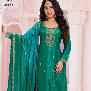 Robe Vichitra en soie de style indien avec broderie unique et pantalon Kurti en coton avec imprimé fleuri Dupatta pour les fêtes - Product Image 1