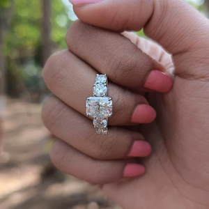 Anillo de Bodas de cinco piedras de corte radiante 2.50CTW, compromiso lateral de moissanita de Plata de Ley 925 para fiestas de aniversario, regalo único - Product Image 4