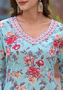 Kurti en coton élégant et confortable pour les femmes à forte demande vêtements de fête broderie travail indien pakistanais vêtements prix de gros - Product Image 2