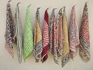 ผ้าพันคอผ้าฝ้ายออร์แกนิค ชุด 10 ผืน พิมพ์ลายด้วยมือ สไตล์โบฮีเมียน ผ้าคลุมศีรษะ เครื่องประดับแฟชั่นที่เป็นมิตรต่อสังคม - Product Image 3